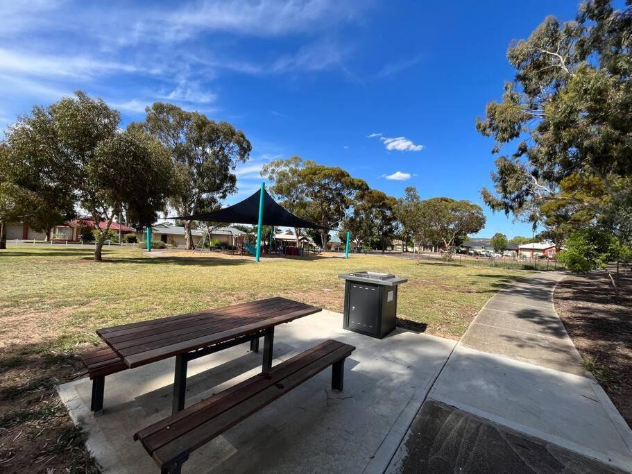 Entire House Between Marion /Flinders University Villa Sturt Exterior photo